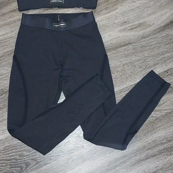 Savage x Fenty Leggings & Sports Bra - Picture 3 of 4